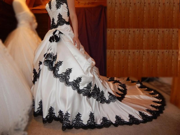 Vintage Gelinlik Gotik Siyah B - Embroidery White Dress incelemesi ve fiyatı